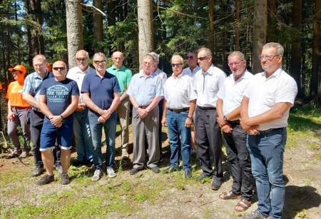 Spominska slovesnost na Trotovem vrhu na Strojni (1)